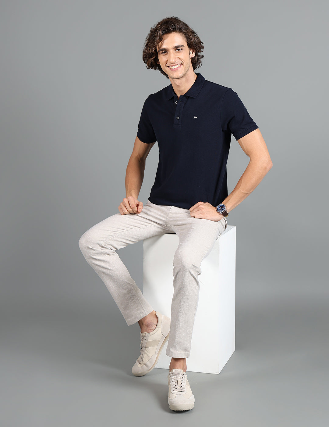 IDENTITI Men Slim Fit Regular Collar Solid T-Shirt In Navy.