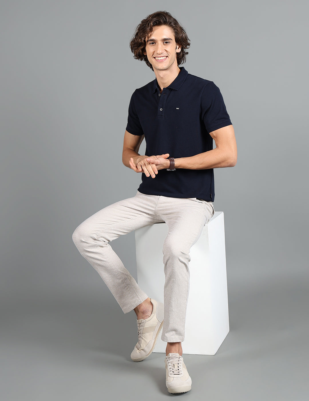 IDENTITI Men Slim Fit Regular Collar Solid T-Shirt In Navy.