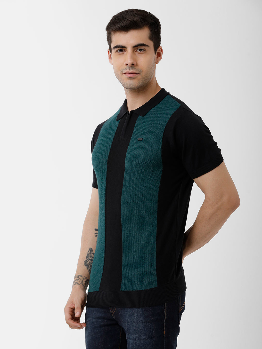 IDENTITI Men Flat Knit T-Shirt With Color Blocking