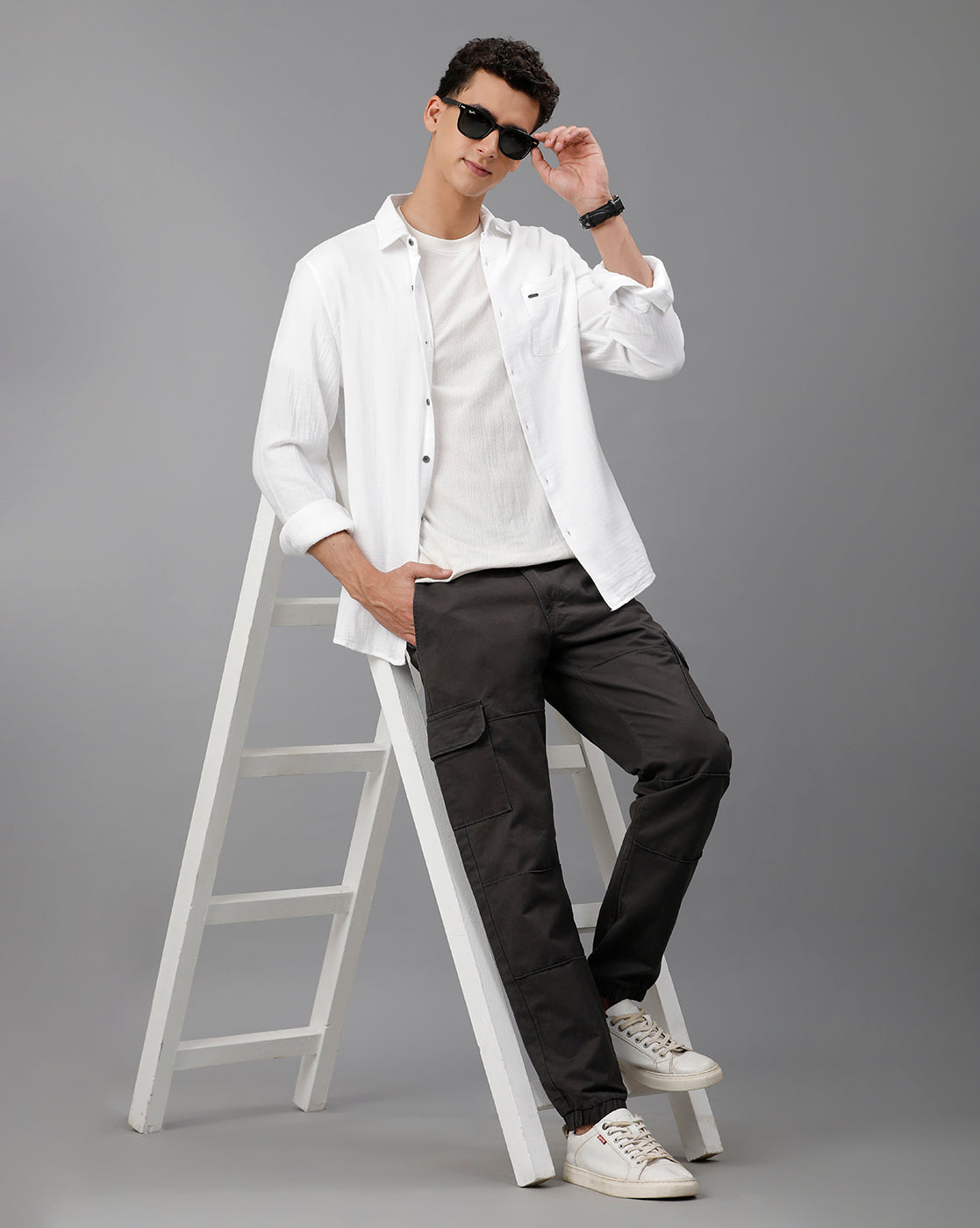 IDENTITI Men Slim Fit Regular Collar Solid Shirt In White.