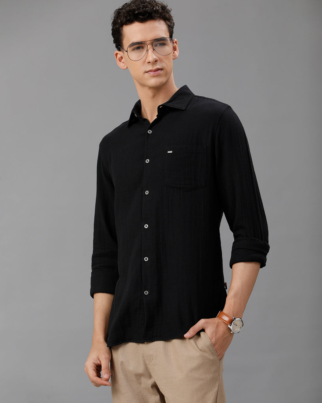 IDENTITI Men Slim Fit Regular Collar Solid Shirt In Black.