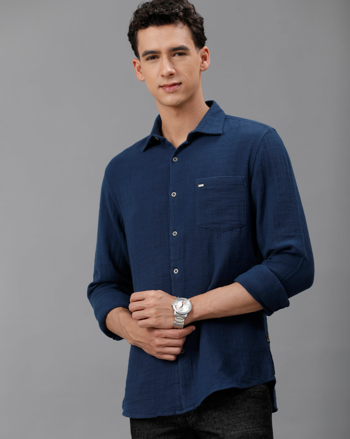 IDENTITI Men Slim Fit Regular Collar Solid Shirt In Blue.