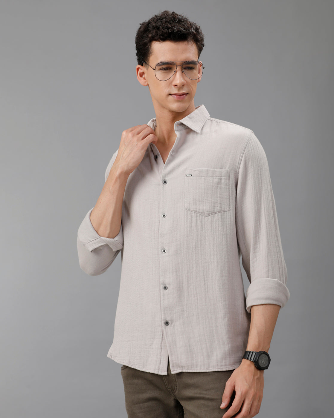 IDENTITI Men Slim Fit Regular Collar Solid Shirt In Grey.