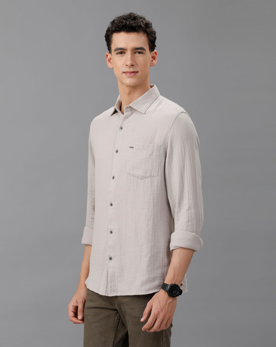 IDENTITI Men Slim Fit Regular Collar Solid Shirt In Grey.