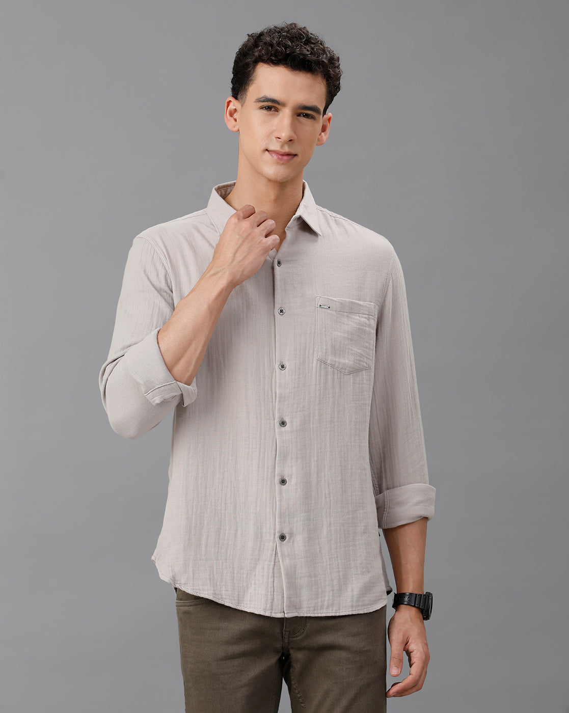 IDENTITI Men Slim Fit Regular Collar Solid Shirt In Grey.