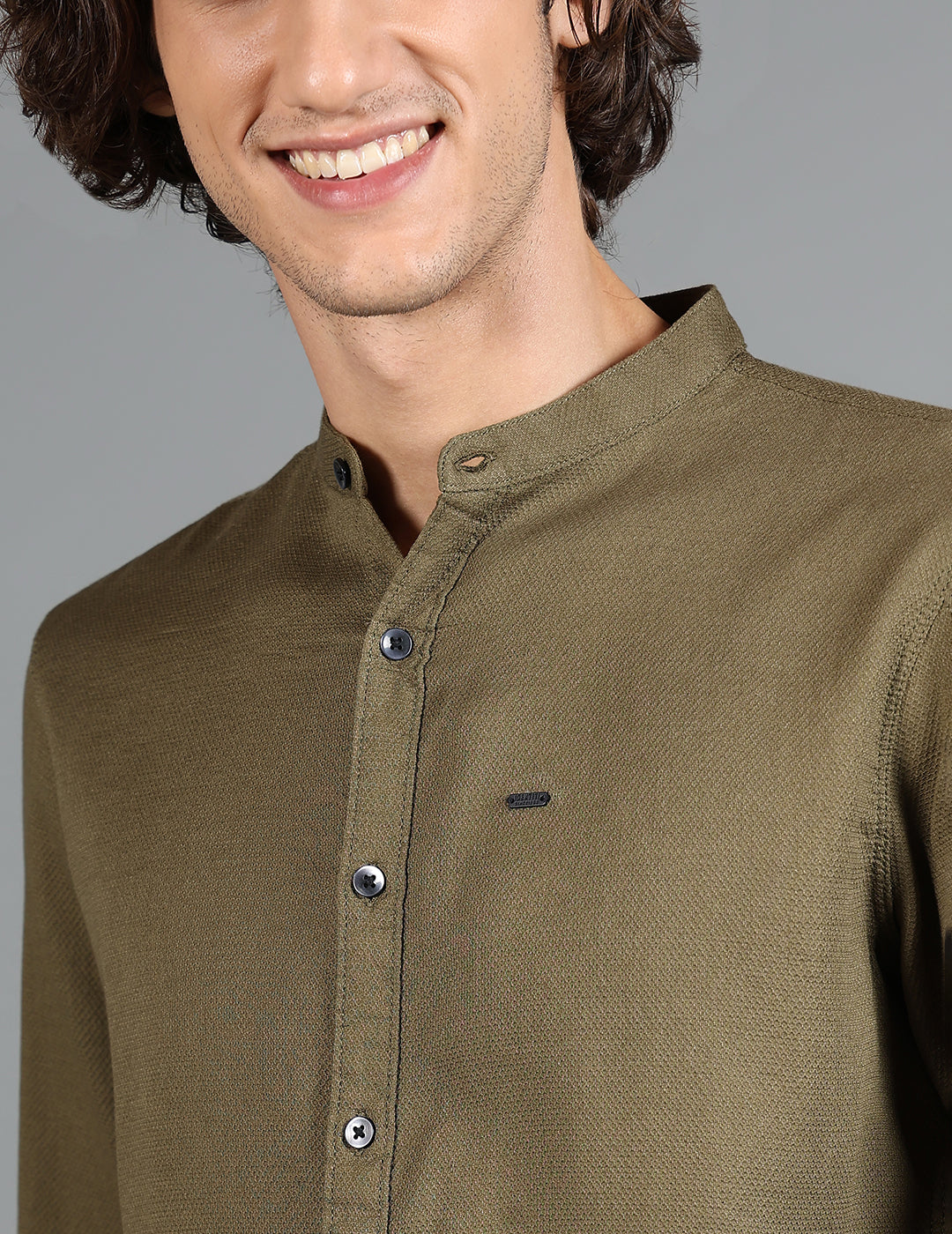IDENTITI Men Slim Fit Mandarin Collar Solid Shirt In Olive Green