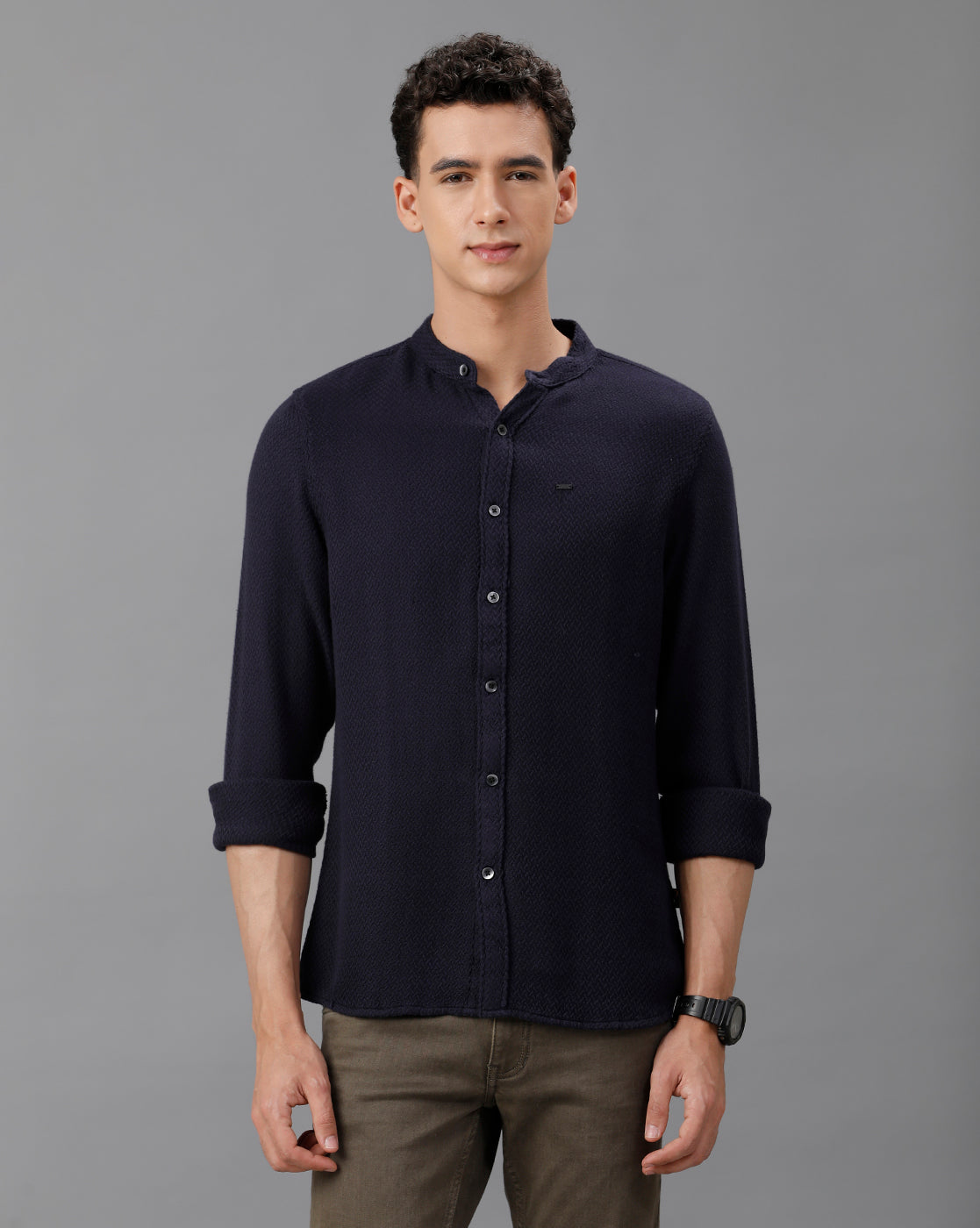 IDENTITI Men Slim Fit Mandarin Collar Solid Shirt In Navy.