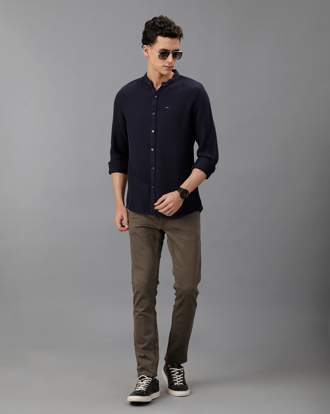 IDENTITI Men Slim Fit Mandarin Collar Solid Shirt In Navy.