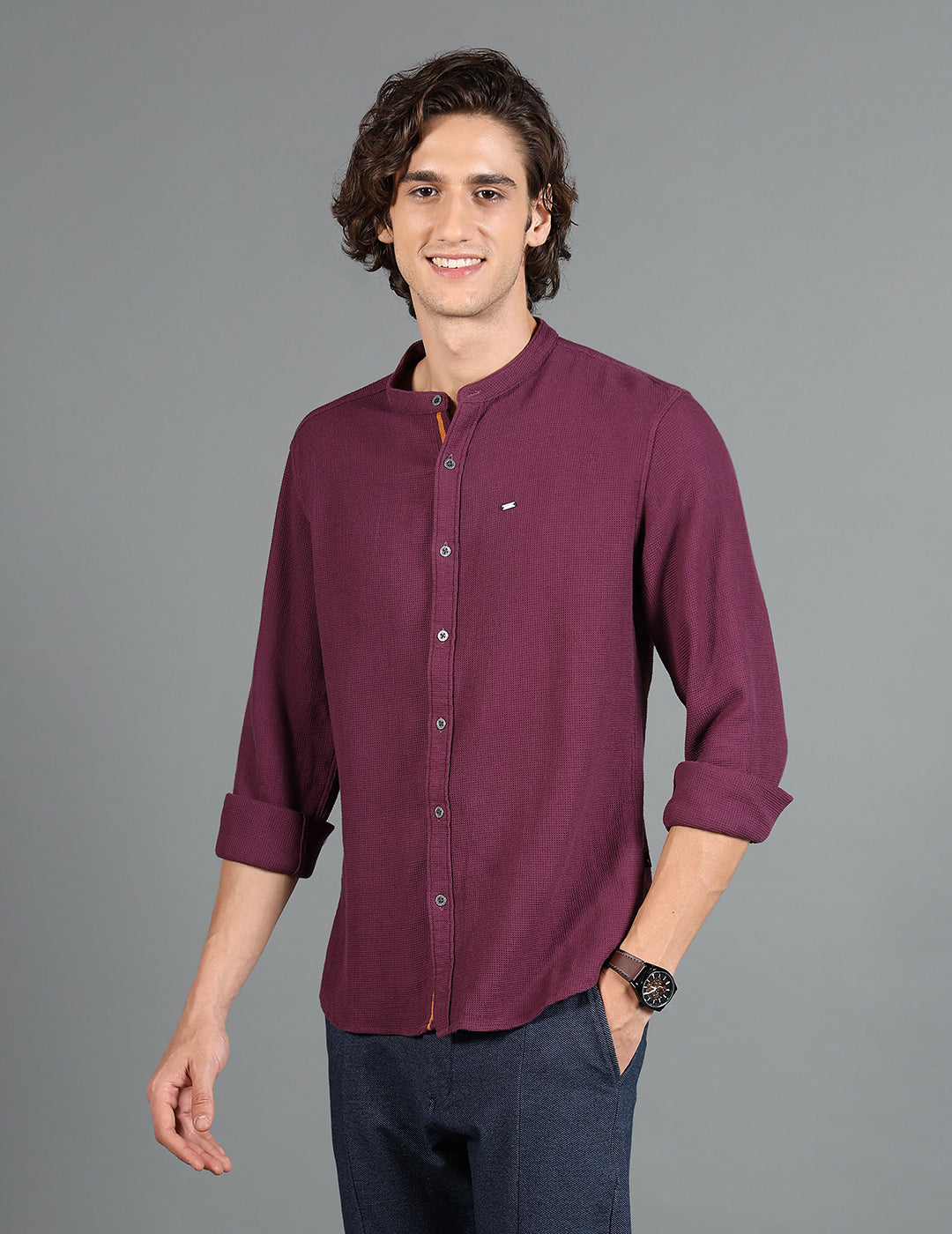 IDENTITI Men Slim Fit Mandarin Collar Solid Shirt In Purple