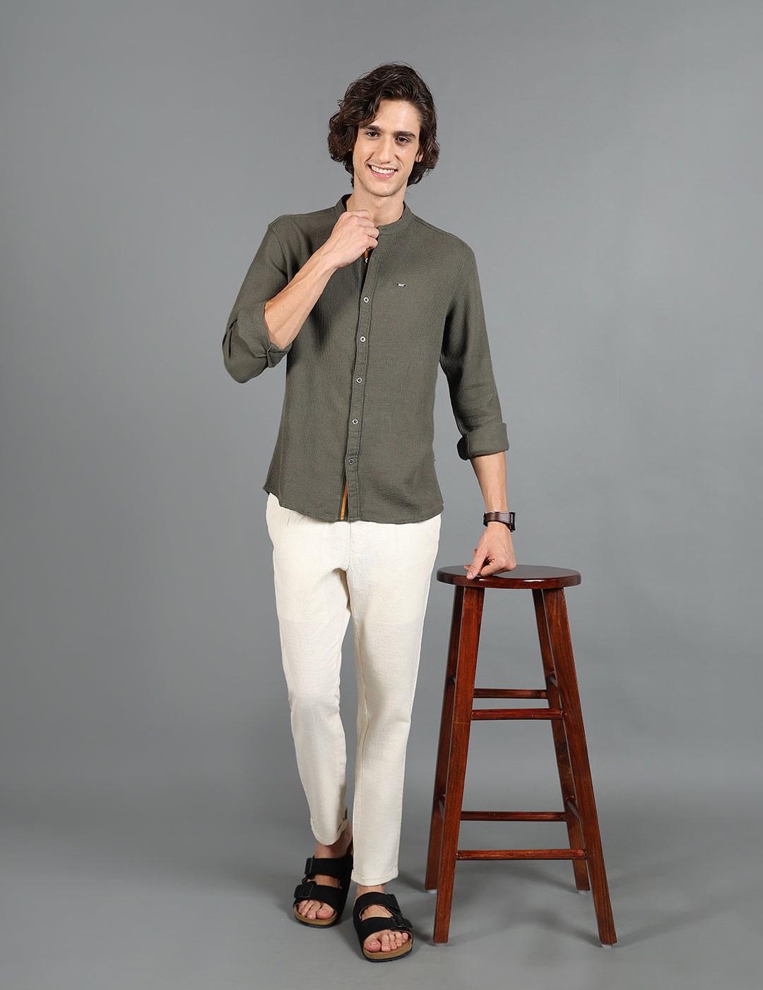 IDENTITI Men Slim Fit Mandarin Collar Solid Shirt In Olive Green