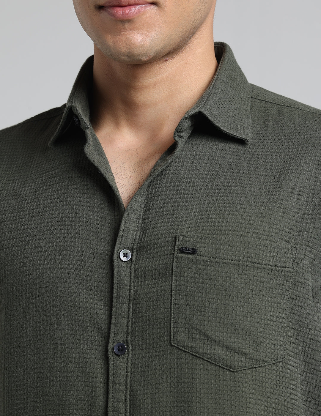 IDENTITI Men Slim Fit Regular Collar Solid Shirt In Green.
