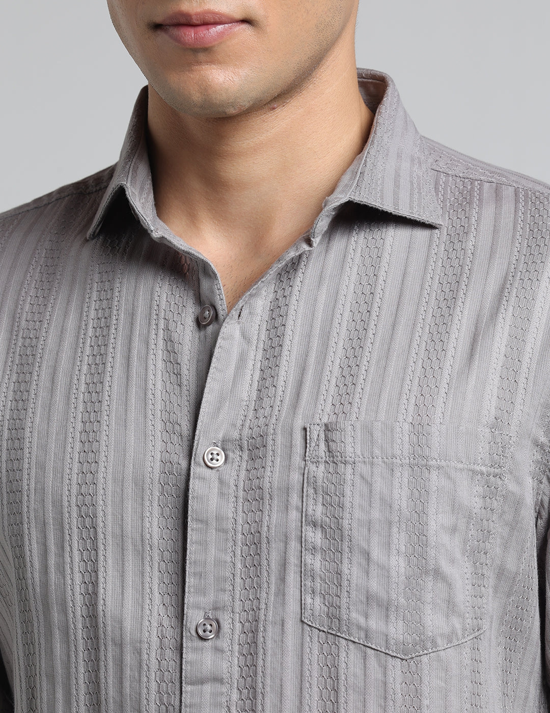 IDENTITI Men Slim Fit Cutaway Collar Solid Shirt In Grey.