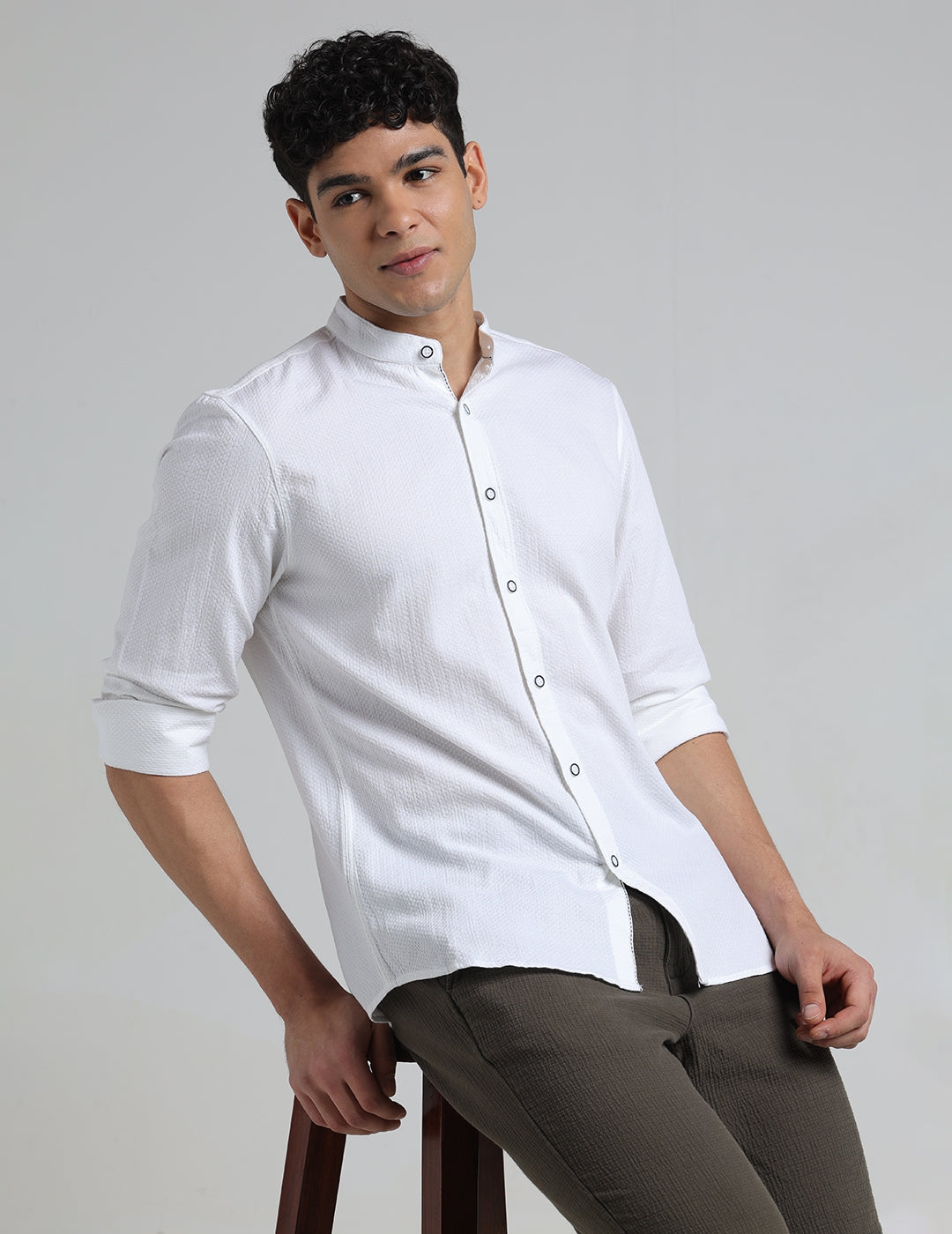 IDENTITI Men Slim Fit Mandarin Collar Solid Shirt In White.
