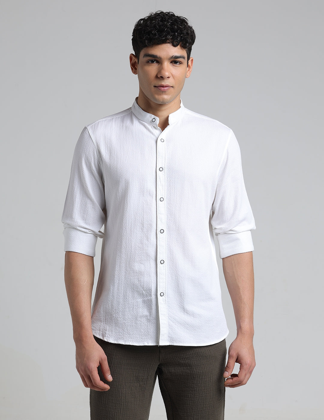 IDENTITI Men Slim Fit Mandarin Collar Solid Shirt In White.