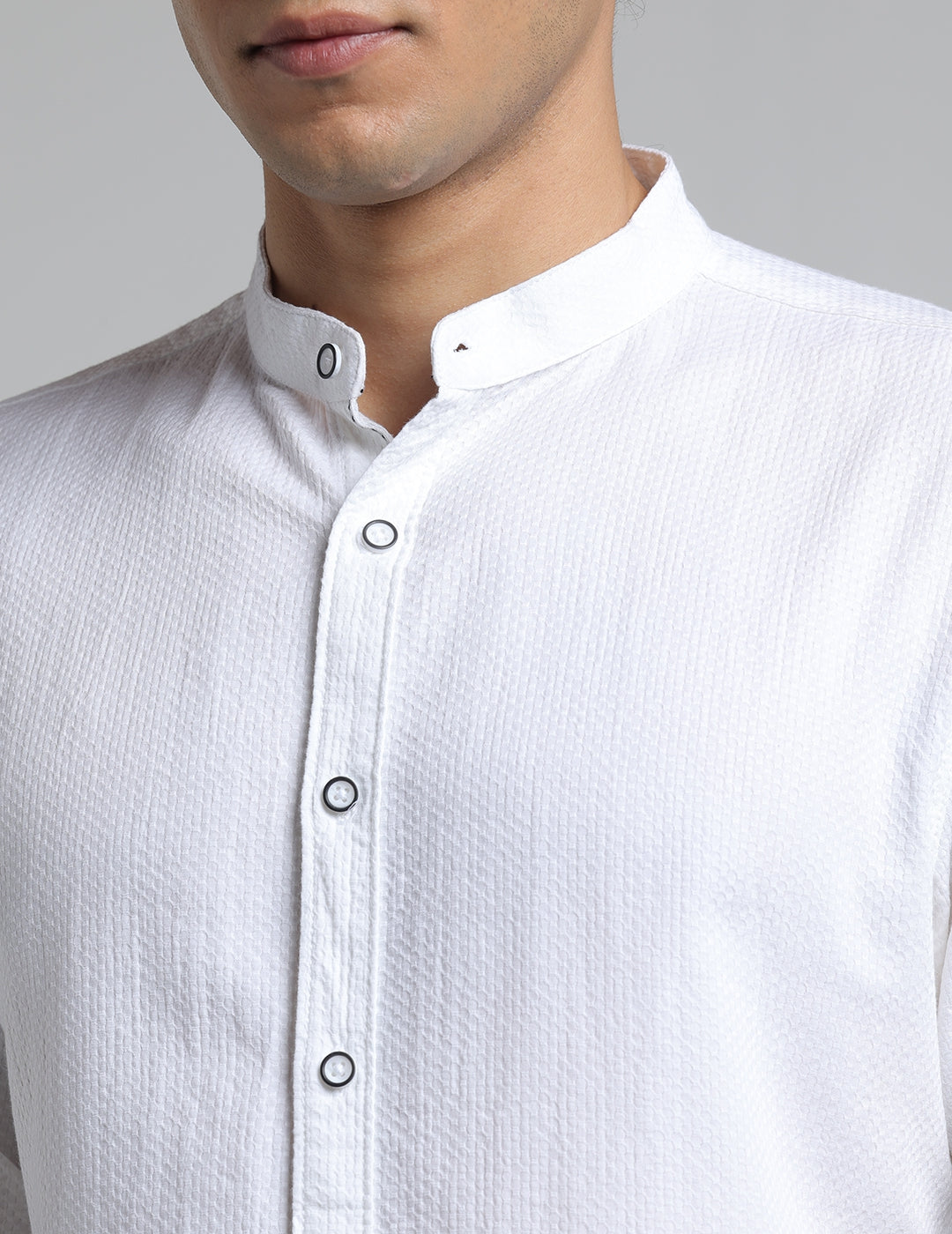 IDENTITI Men Slim Fit Mandarin Collar Solid Shirt In White.