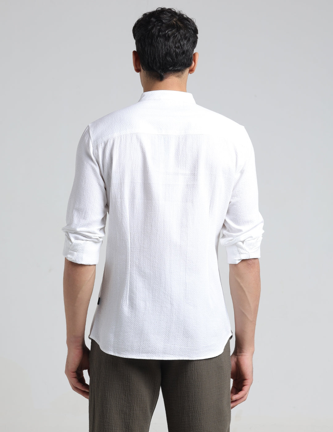 IDENTITI Men Slim Fit Mandarin Collar Solid Shirt In White.