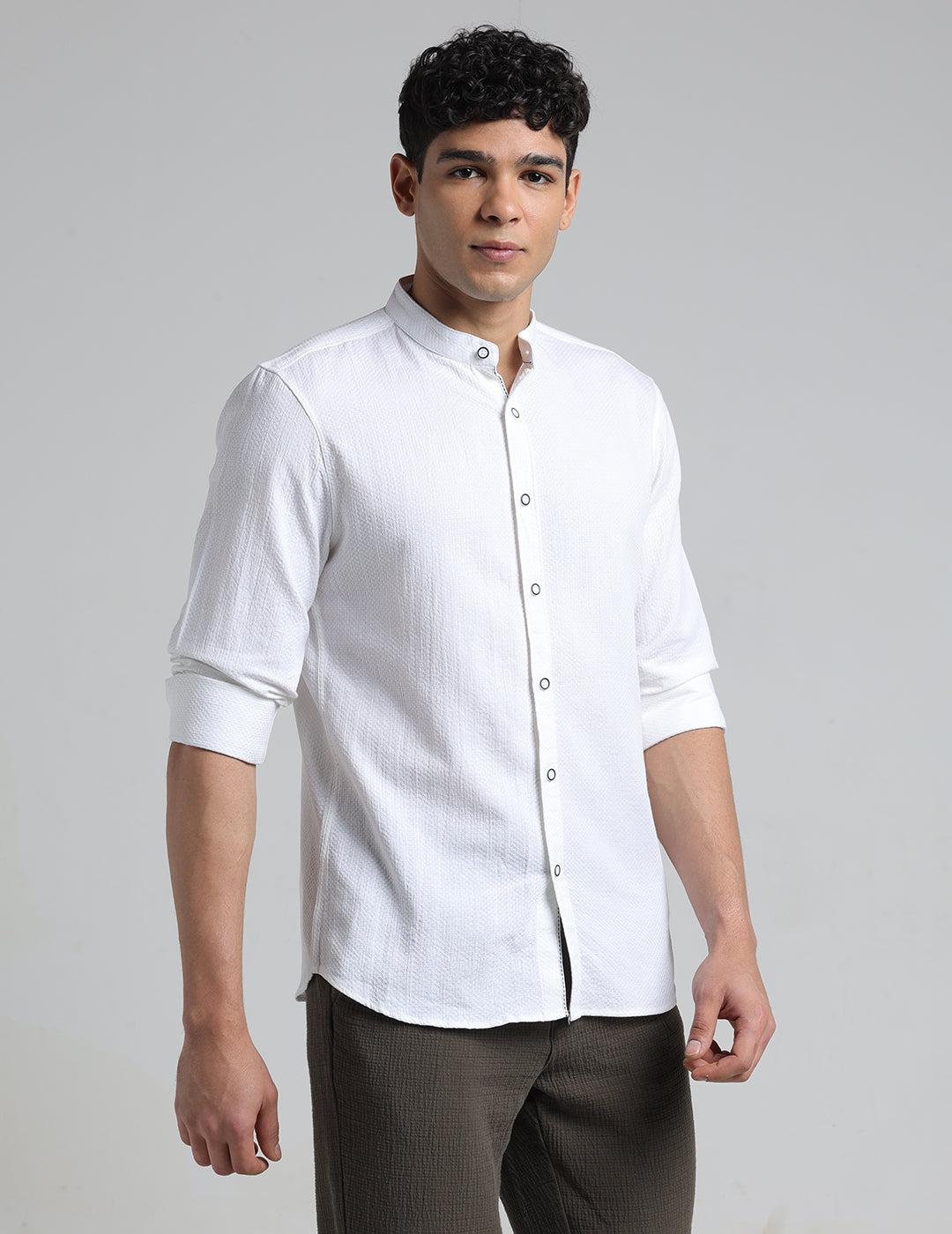 IDENTITI Men Slim Fit Mandarin Collar Solid Shirt In White.
