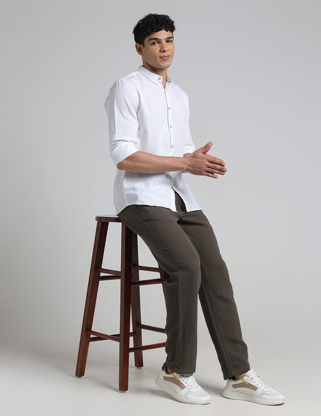 IDENTITI Men Slim Fit Mandarin Collar Solid Shirt In White.