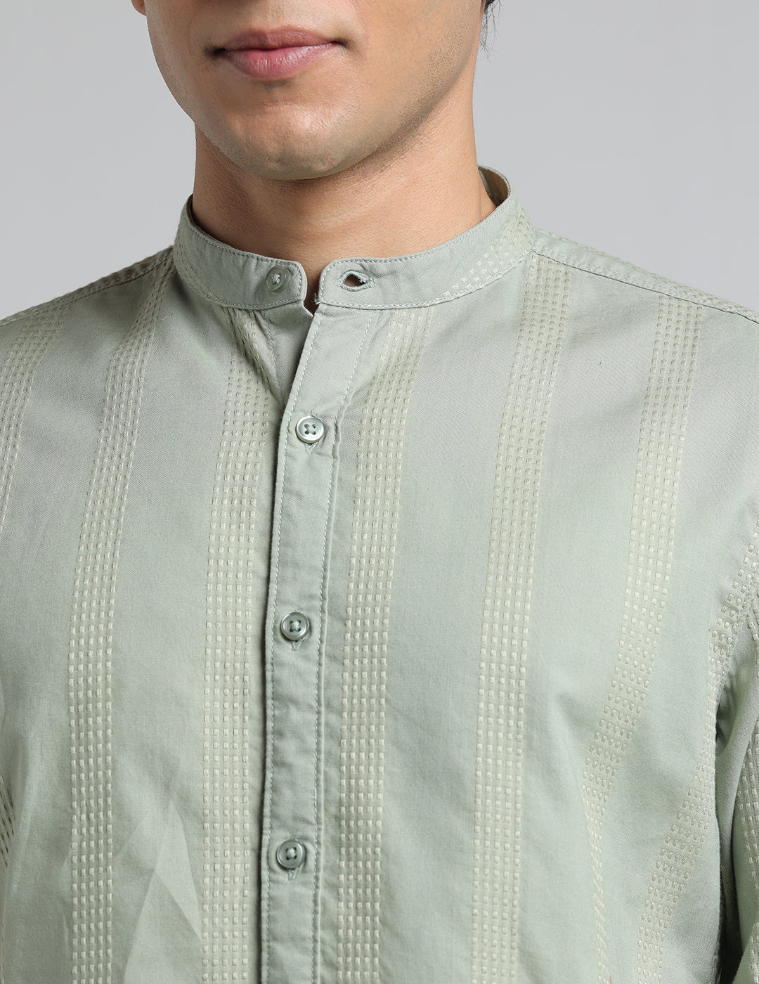 IDENTITI Men Slim Fit Mandarin Collar Solid Shirt In Pista Green.
