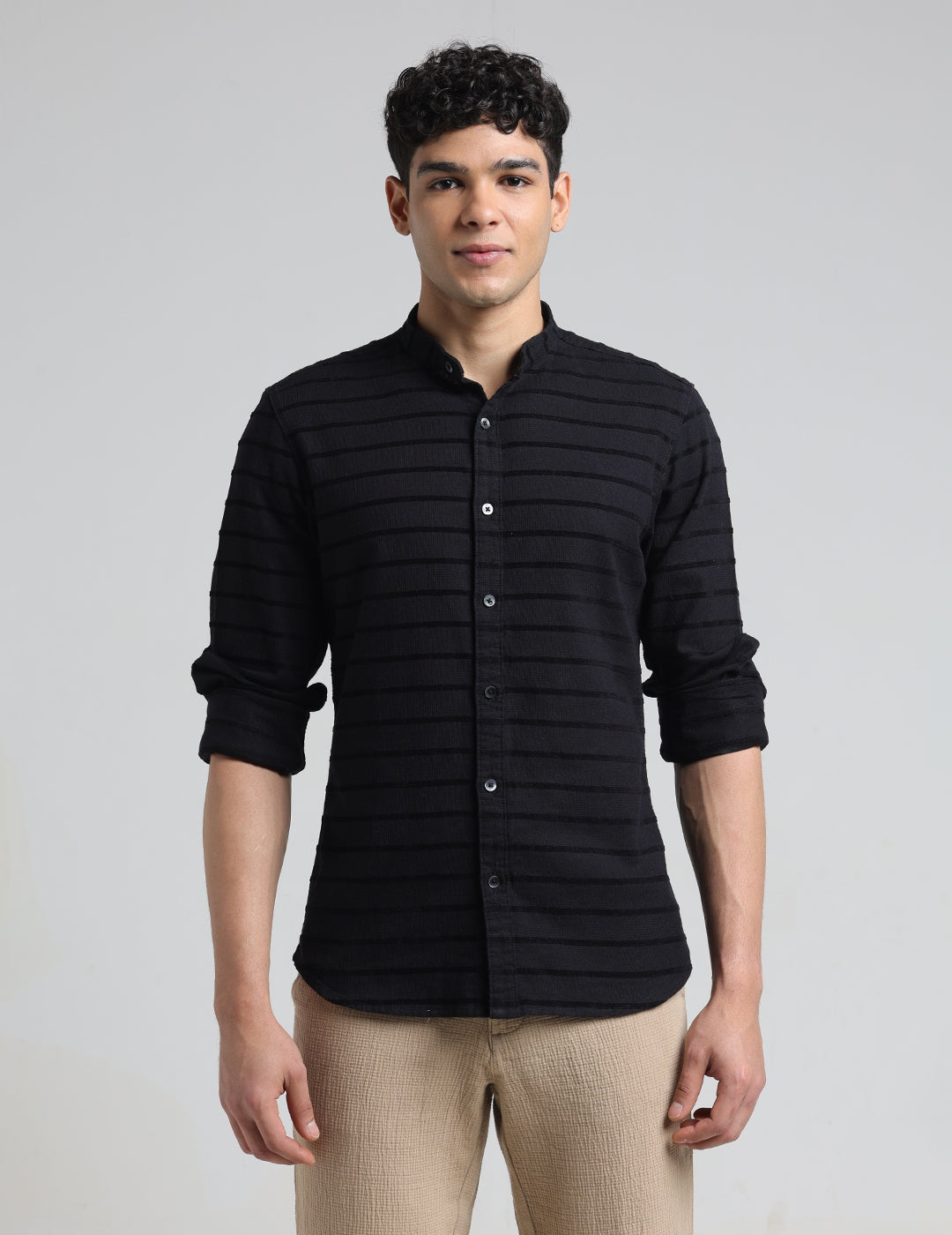 IDENTITI Men Slim Fit Mandarin Collar Solid Shirt In Black.