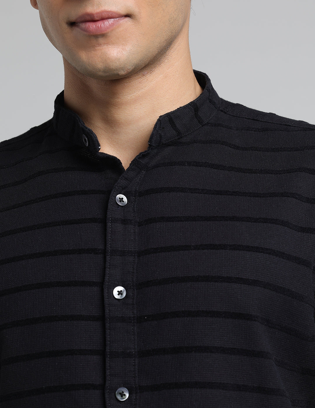 IDENTITI Men Slim Fit Mandarin Collar Solid Shirt In Black.