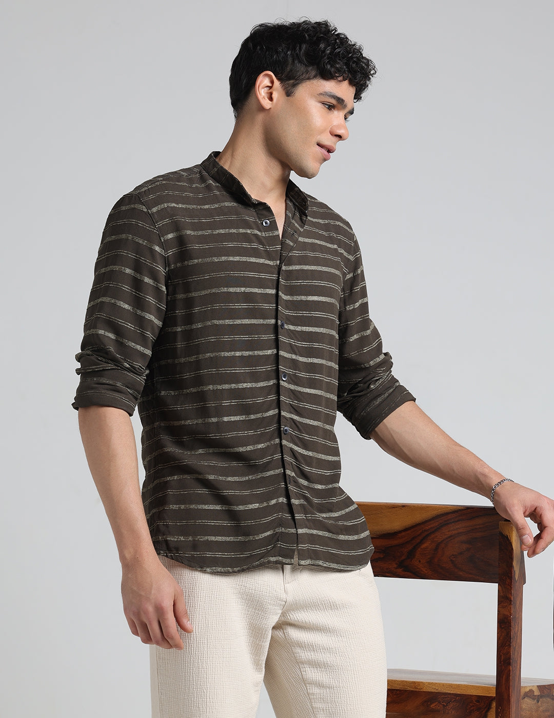 IDENTITI Men Slim Fit Mandarin Collar Solid Shirt In Olive Green.