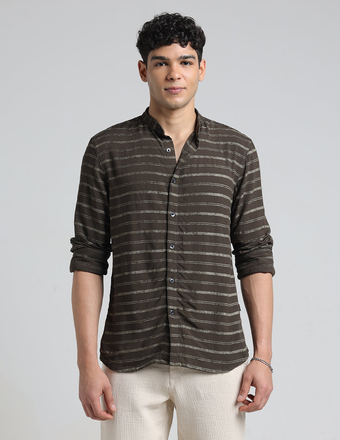 IDENTITI Men Slim Fit Mandarin Collar Solid Shirt In Olive Green.