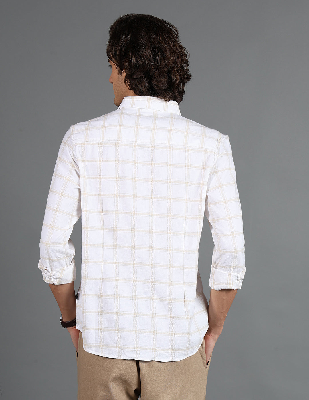 IDENTITI Men Slim Fit Regular Collar Checks Shirt In White.