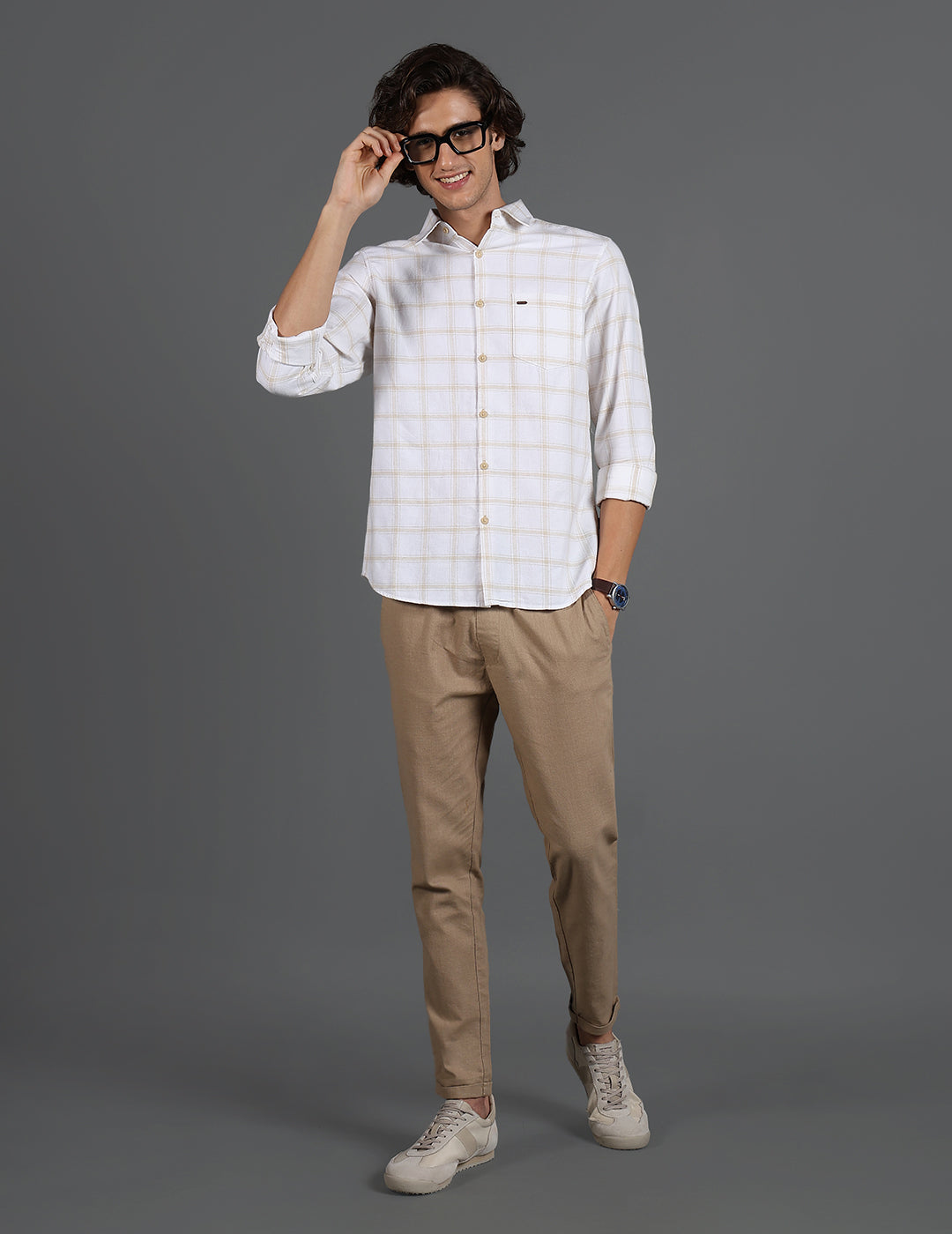 IDENTITI Men Slim Fit Regular Collar Checks Shirt In White.