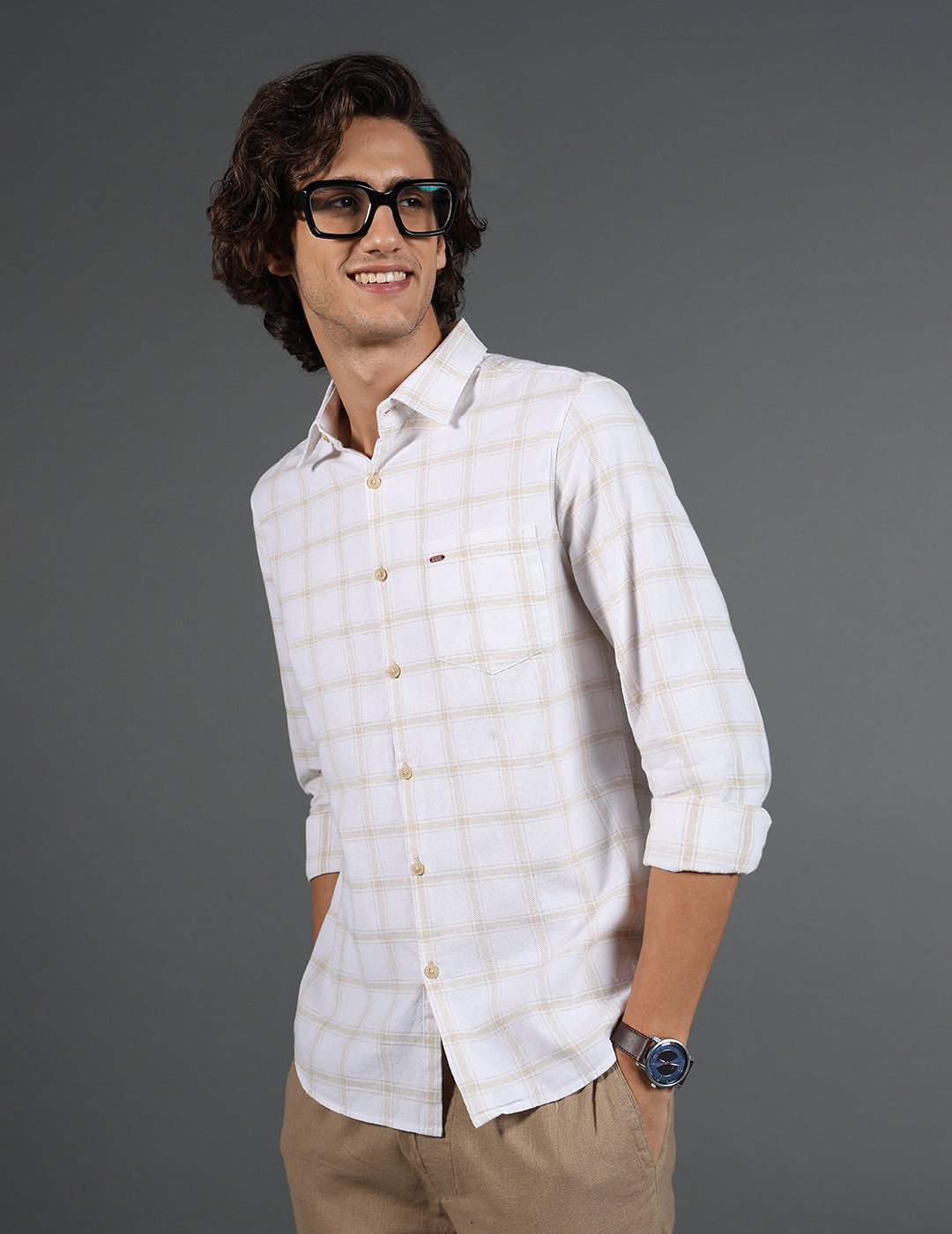 IDENTITI Men Slim Fit Regular Collar Checks Shirt In White.