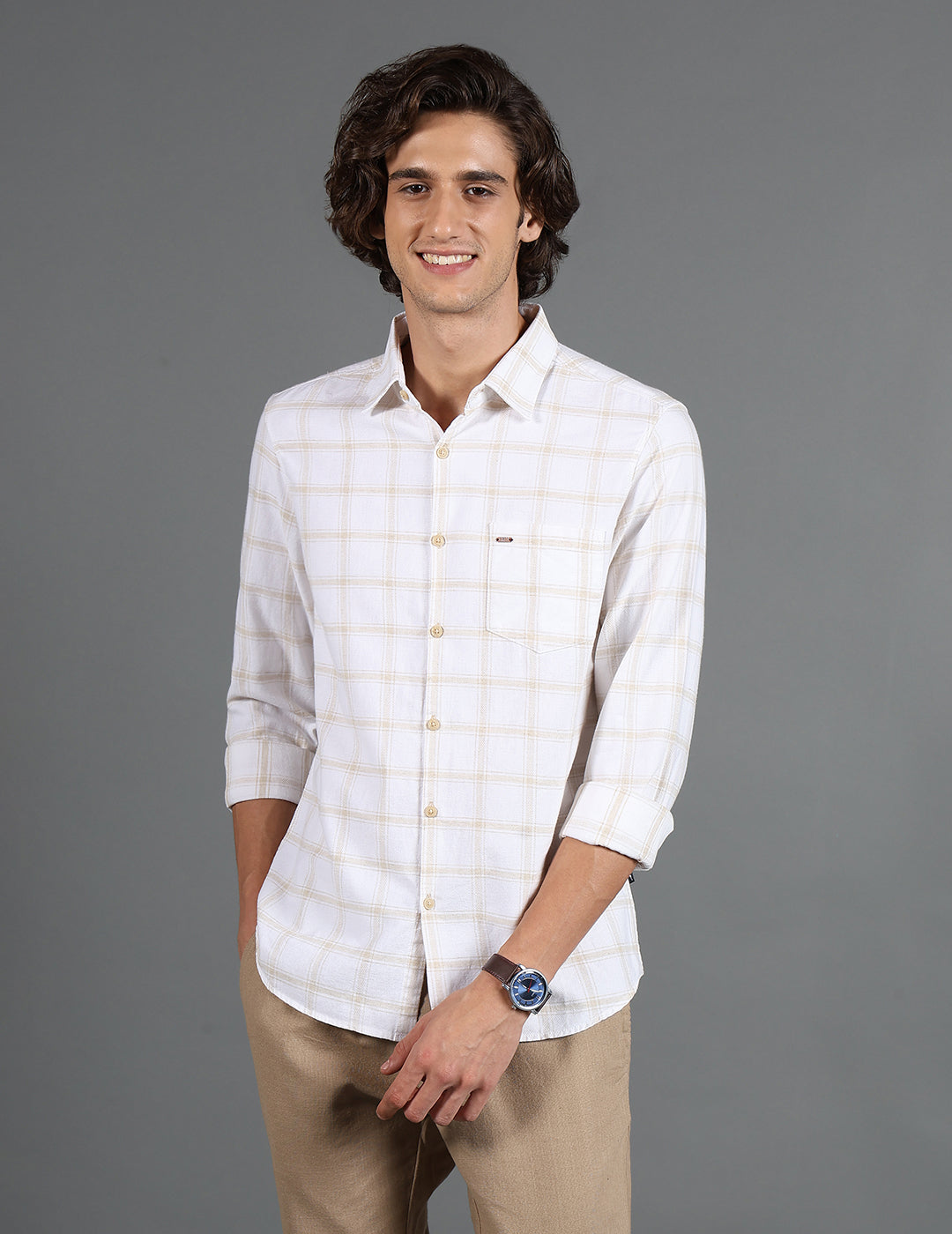 IDENTITI Men Slim Fit Regular Collar Checks Shirt In White.