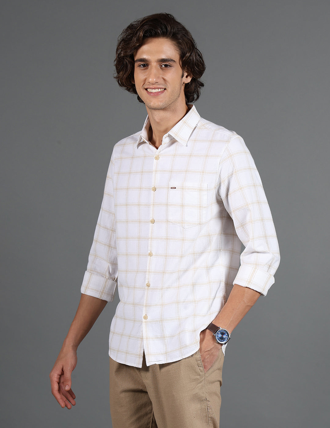 IDENTITI Men Slim Fit Regular Collar Checks Shirt In White.