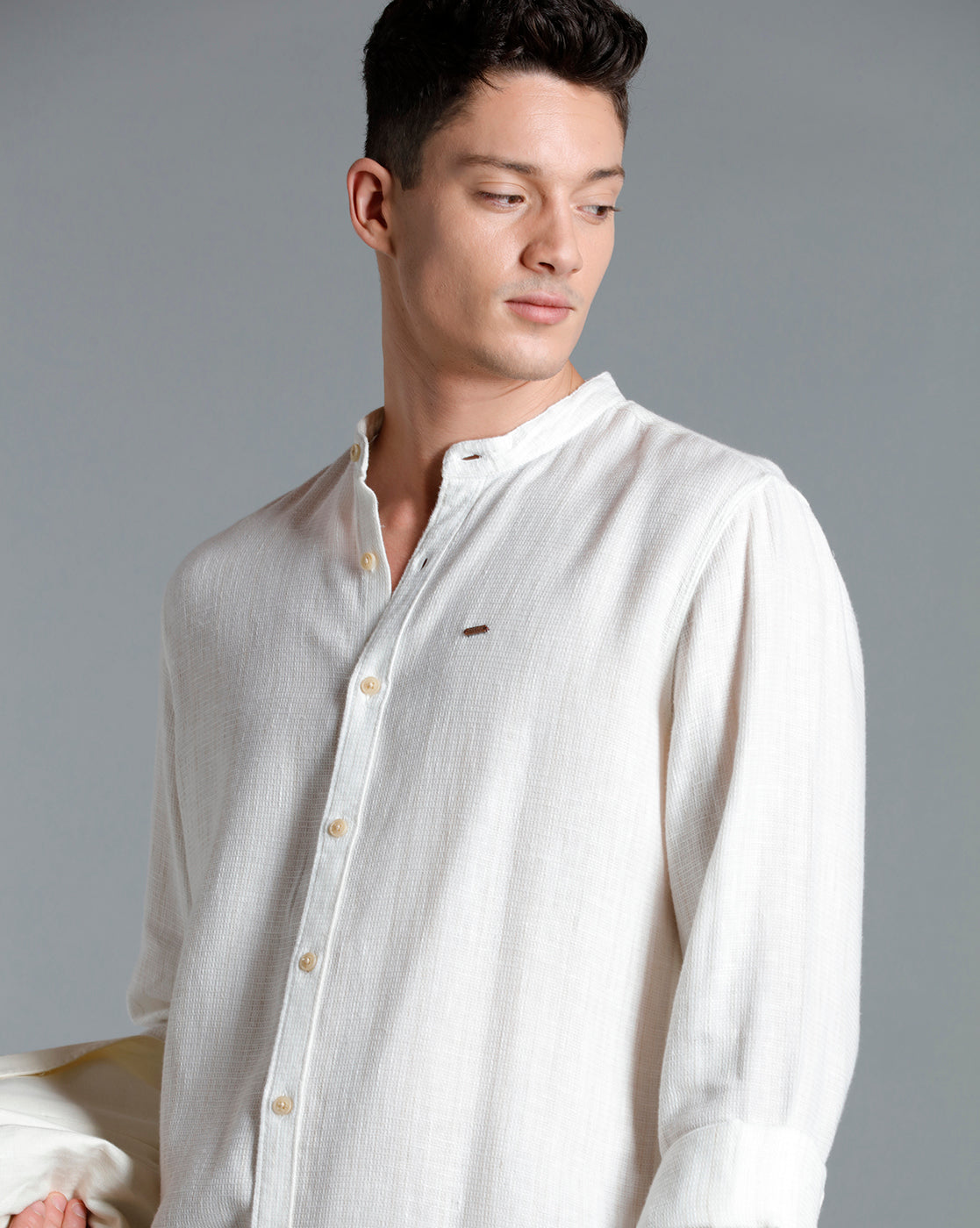 IDENTITI Men Slim Fit Mandarin Collar Checks Shirt In White