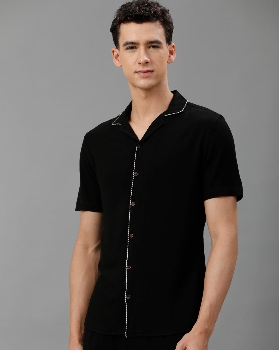 IDENTITI Men Slim Fit Cuban Collar Solid Shirt In Black.