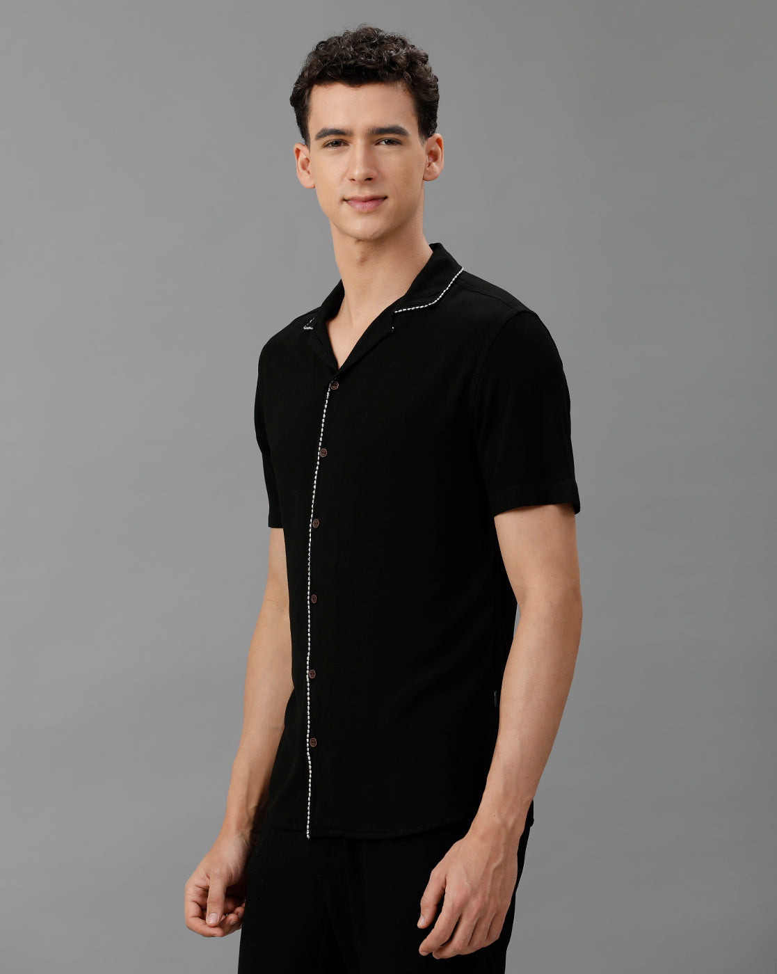 IDENTITI Men Slim Fit Cuban Collar Solid Shirt In Black.