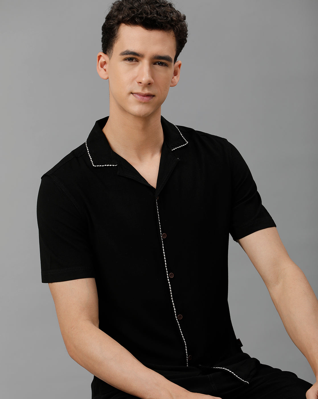 IDENTITI Men Slim Fit Cuban Collar Solid Shirt In Black.