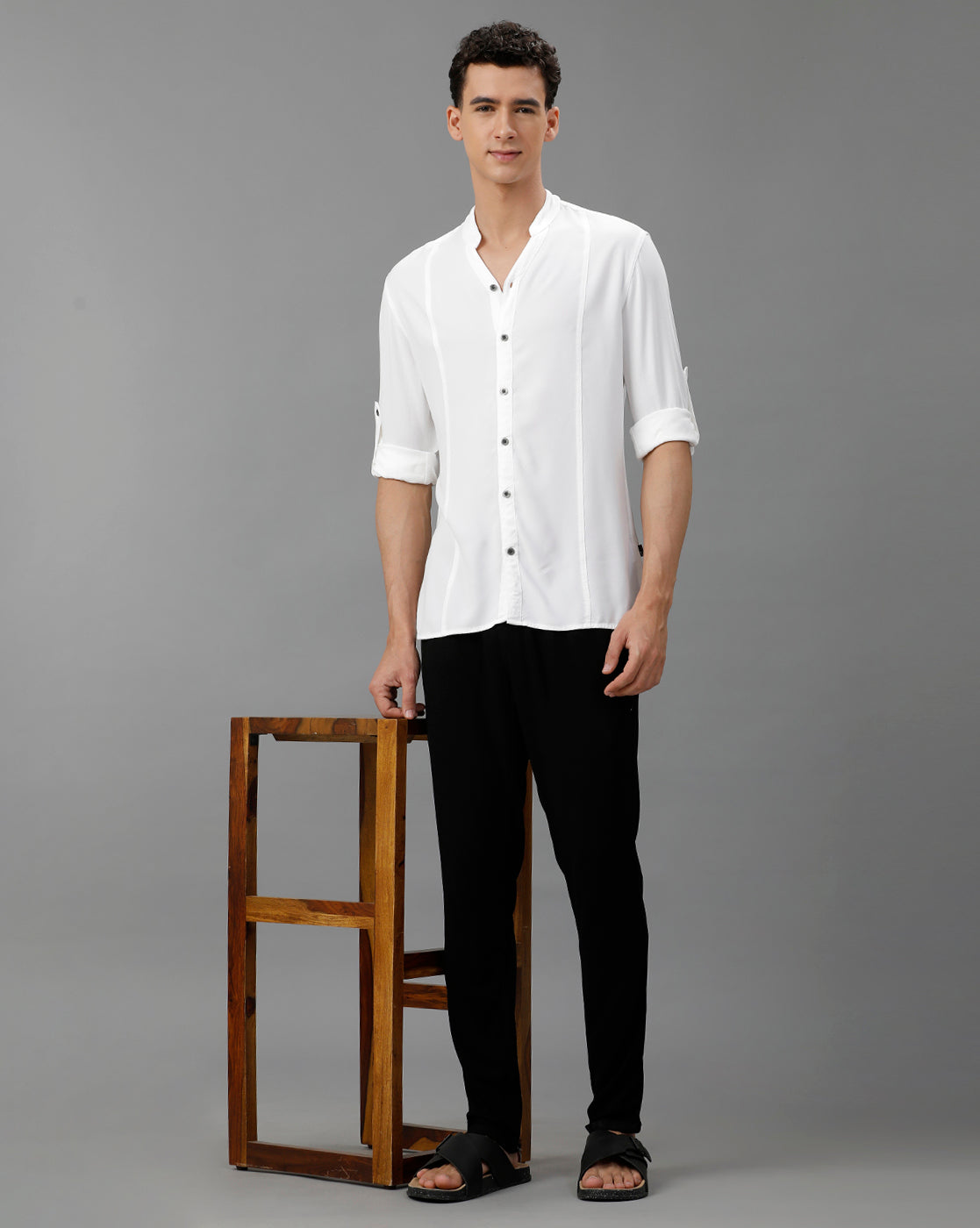 IDENTITI Men Slim Fit Mandarin Collar Solid Shirt In White.