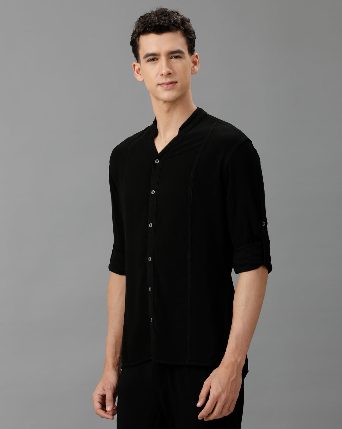 IDENTITI Men Slim Fit Mandarin Collar Solid Shirt In Black.