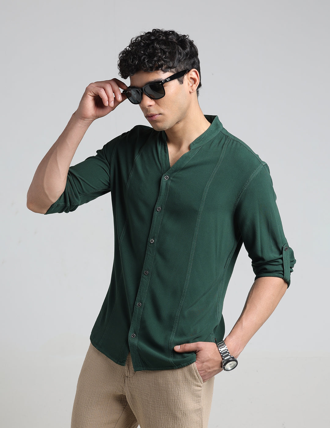 IDENTITI Men Slim Fit Mandarin Collar Solid Shirt In Green.