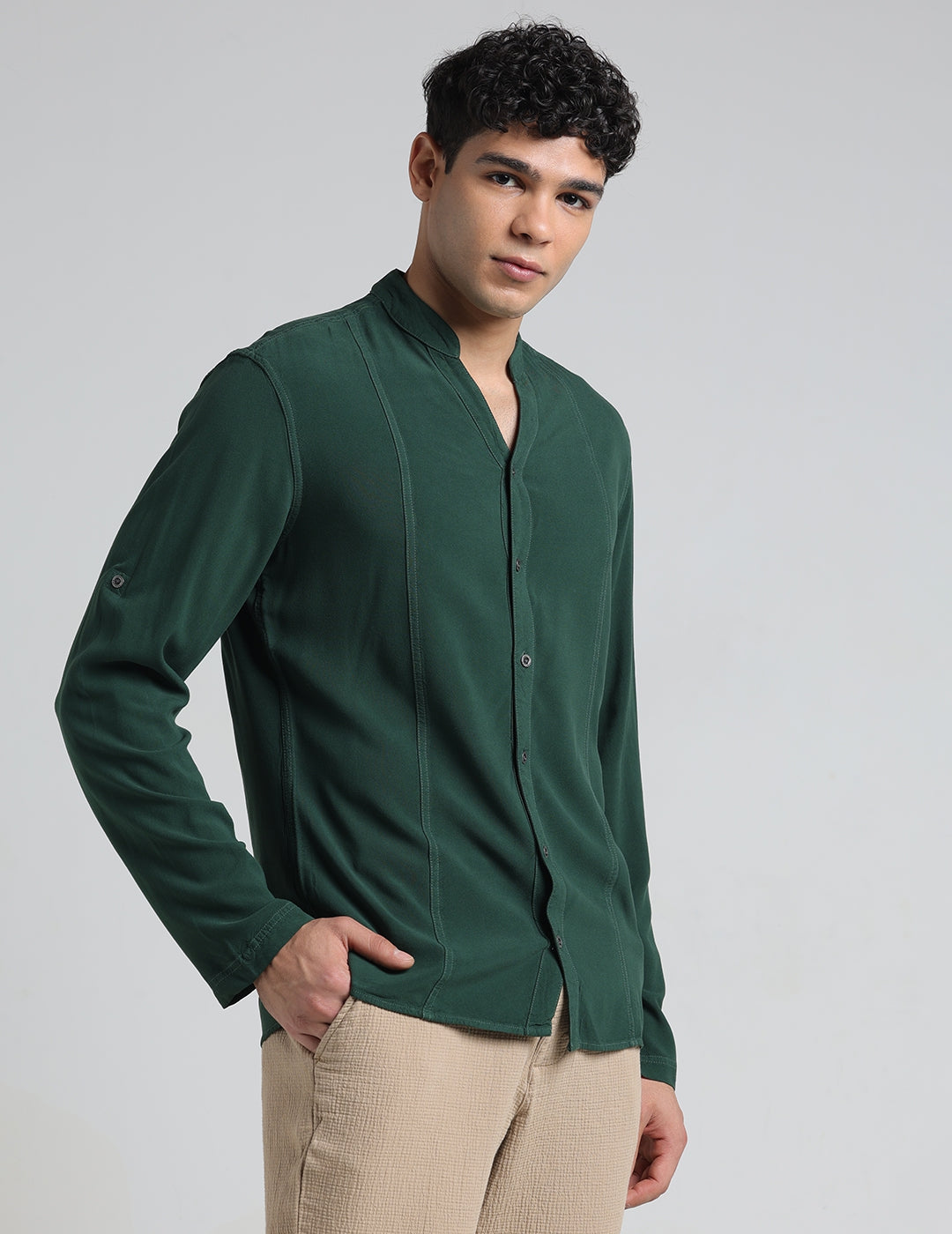 IDENTITI Men Slim Fit Mandarin Collar Solid Shirt In Green.