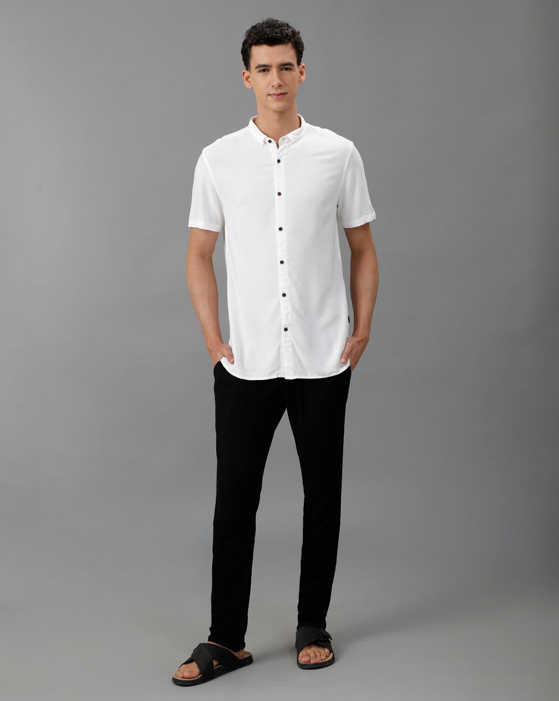 IDENTITI Men Slim Fit Short Collar Solid Shirt In White.