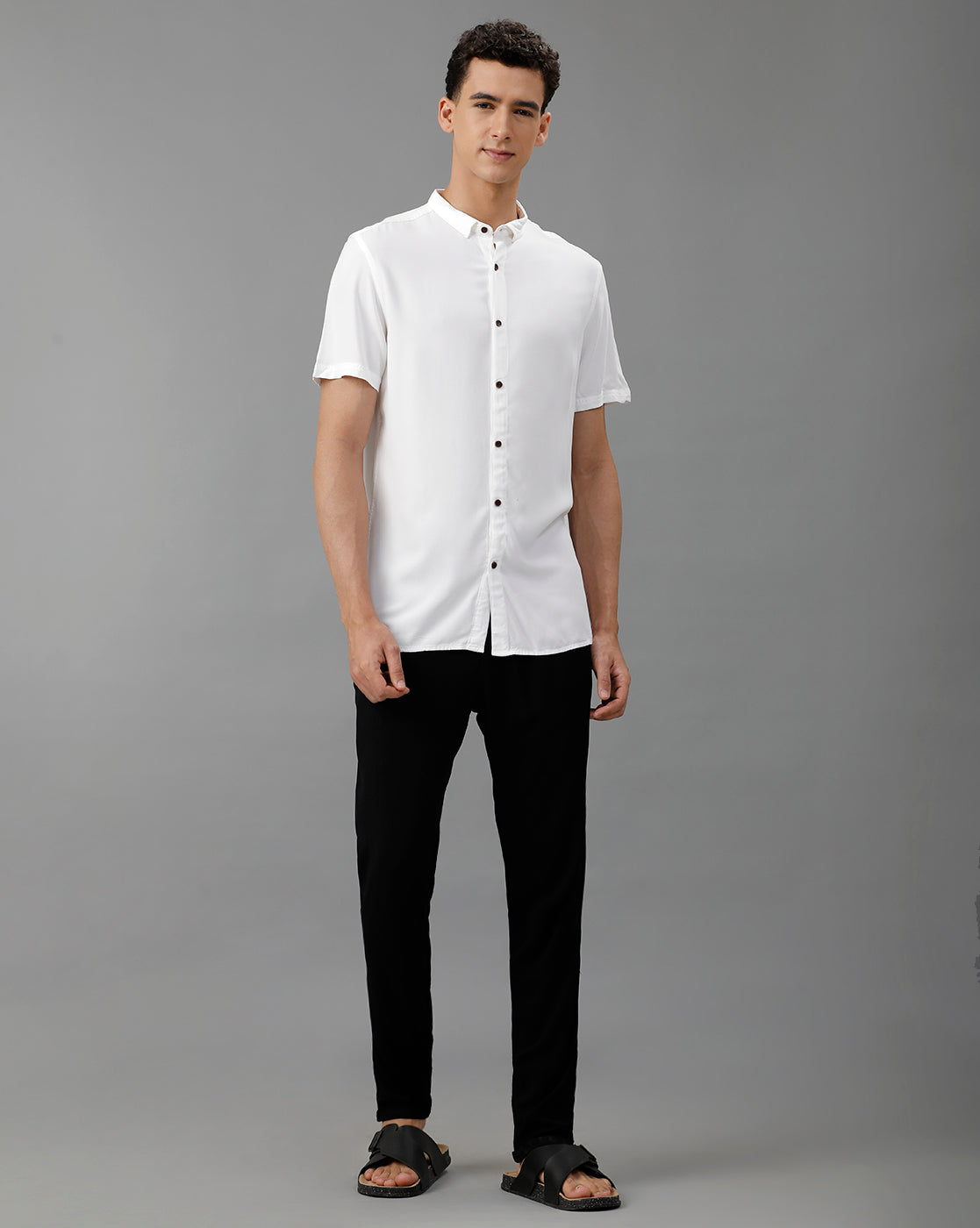 IDENTITI Men Slim Fit Short Collar Solid Shirt In White.