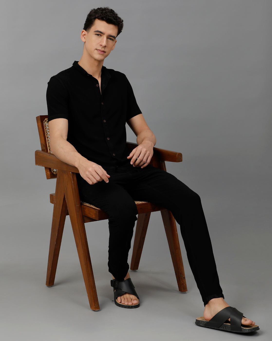 IDENTITI Men Slim Fit Short Collar Solid Shirt In Black.