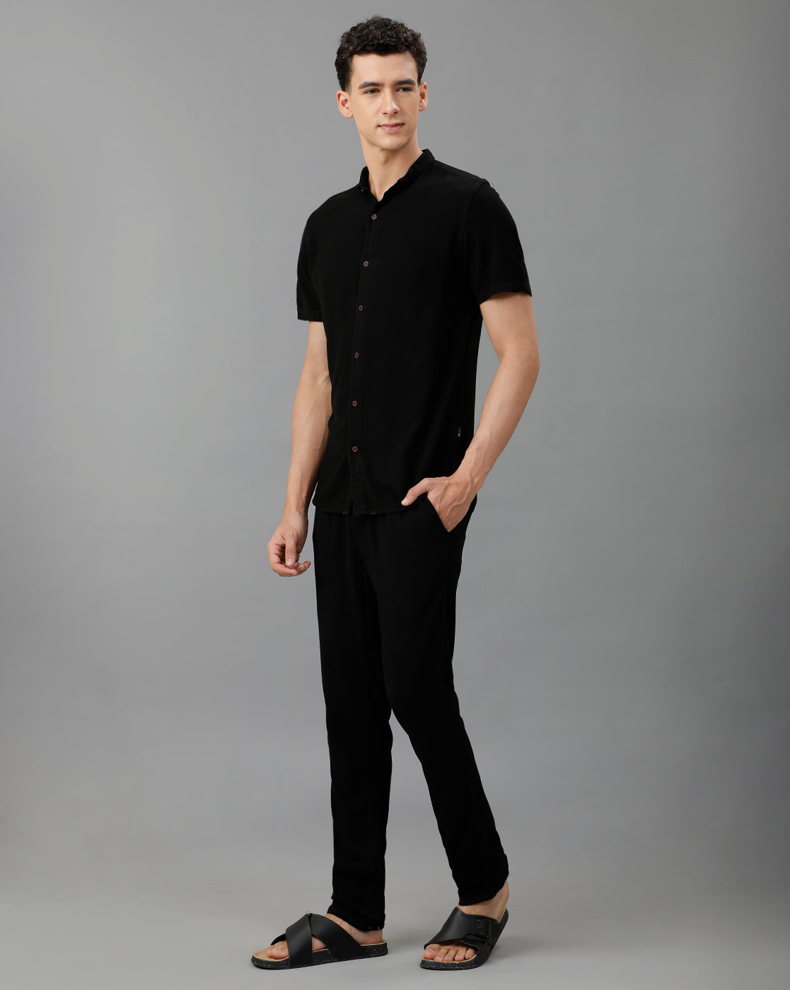 IDENTITI Men Slim Fit Short Collar Solid Shirt In Black.