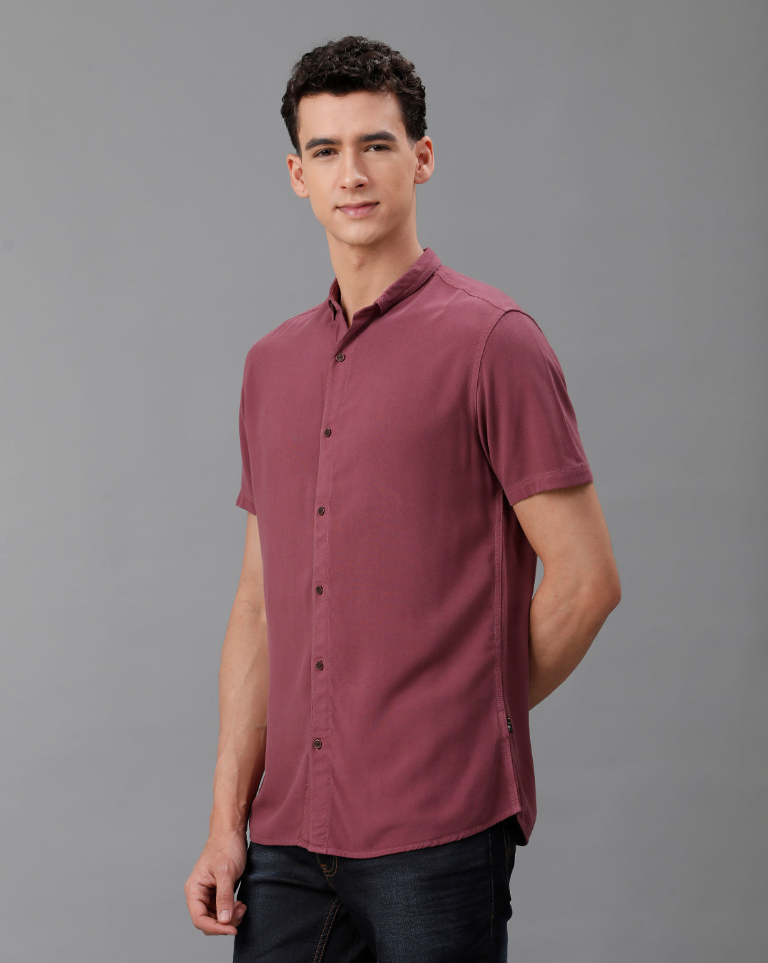 IDENTITI Men Slim Fit Short Collar Solid Shirt In Onion.