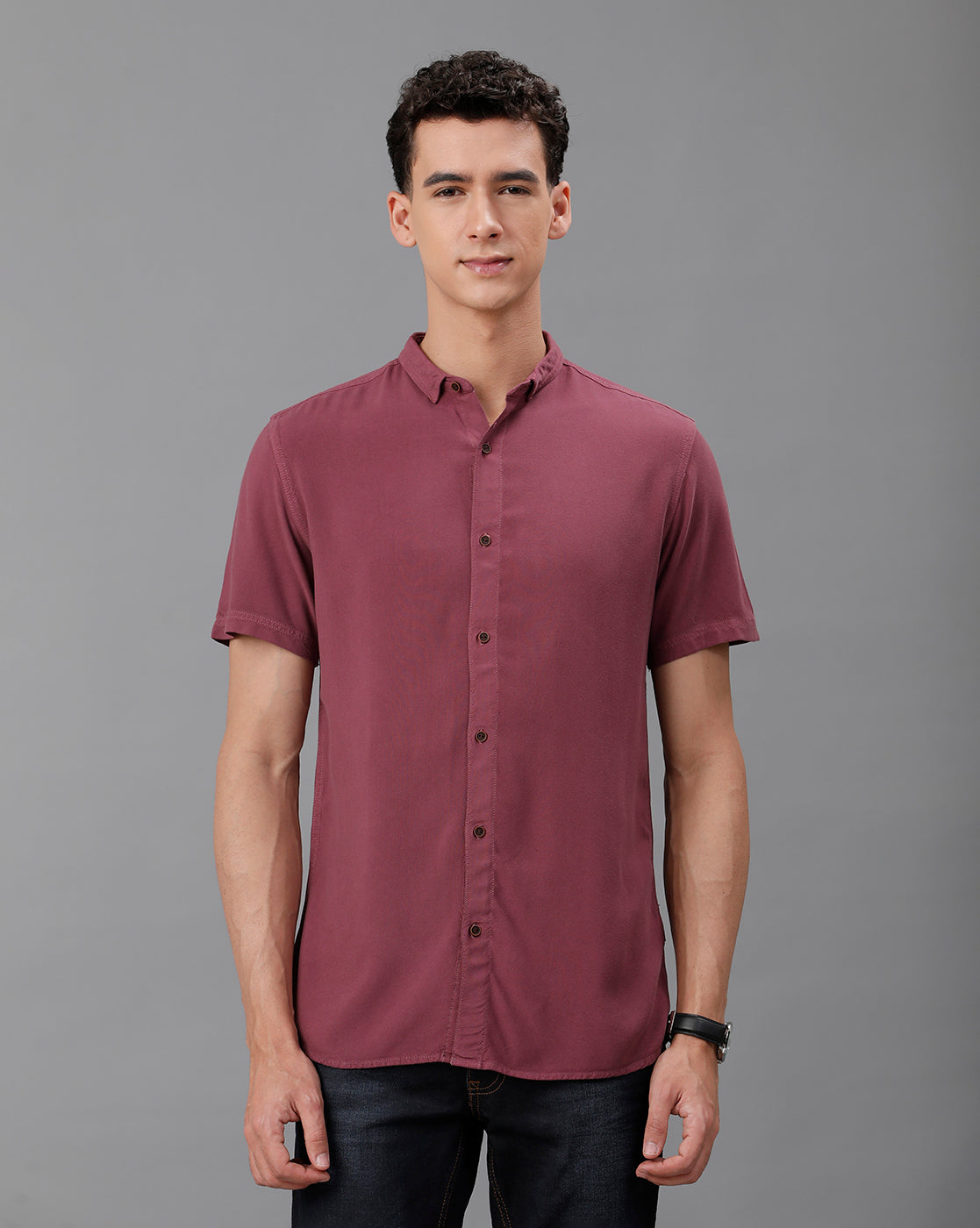 IDENTITI Men Slim Fit Short Collar Solid Shirt In Onion.