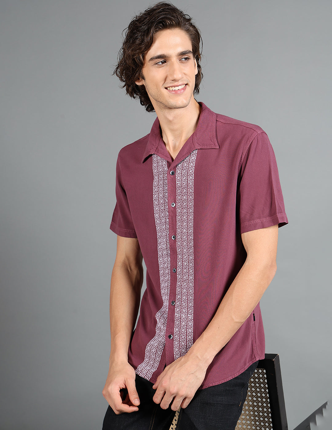 IDENTITI Men Slim Fit Cuban Collar Solid Shirt In Onion.