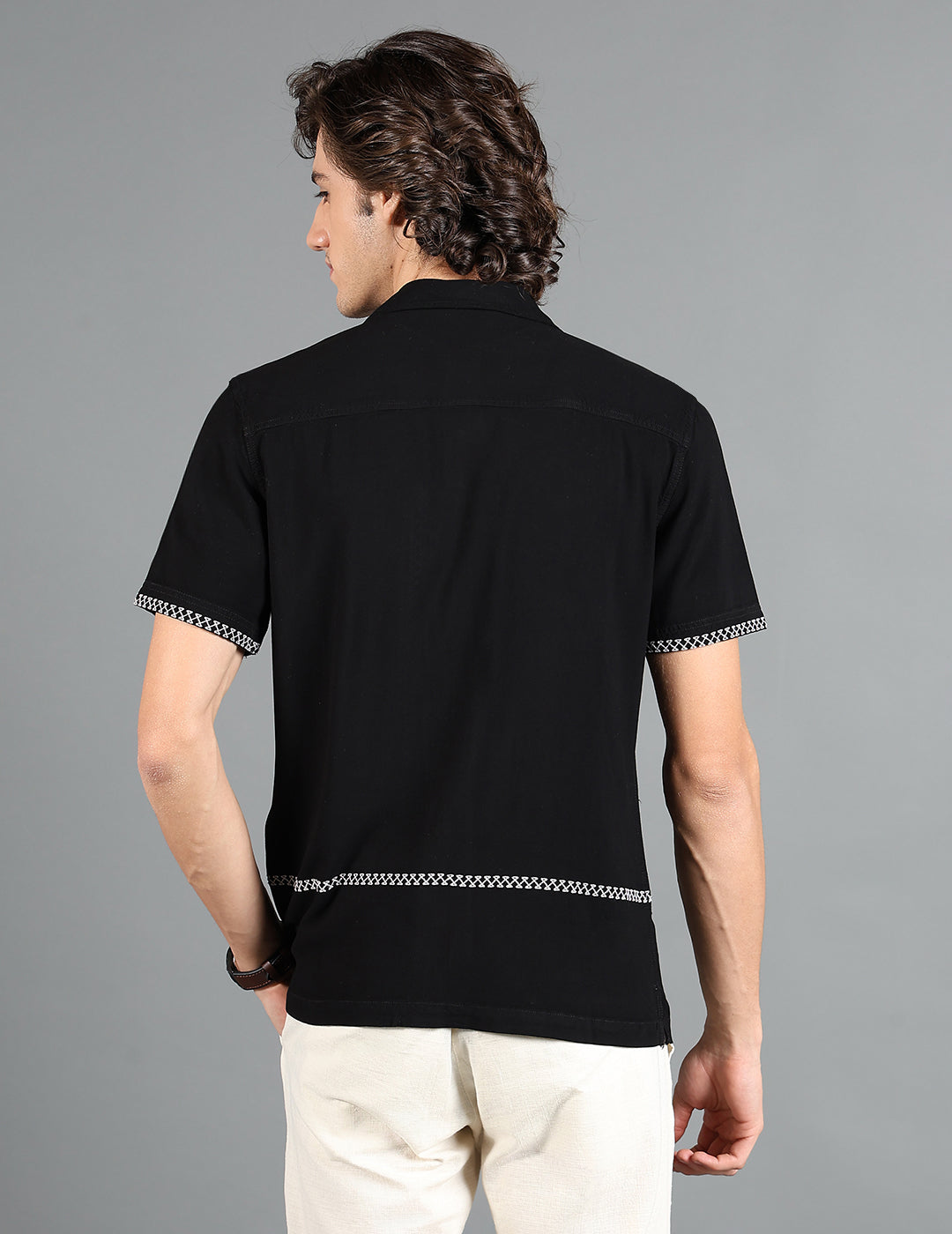 IDENTITI Men Slim Fit Cuban Collar Solid Shirt In Black.