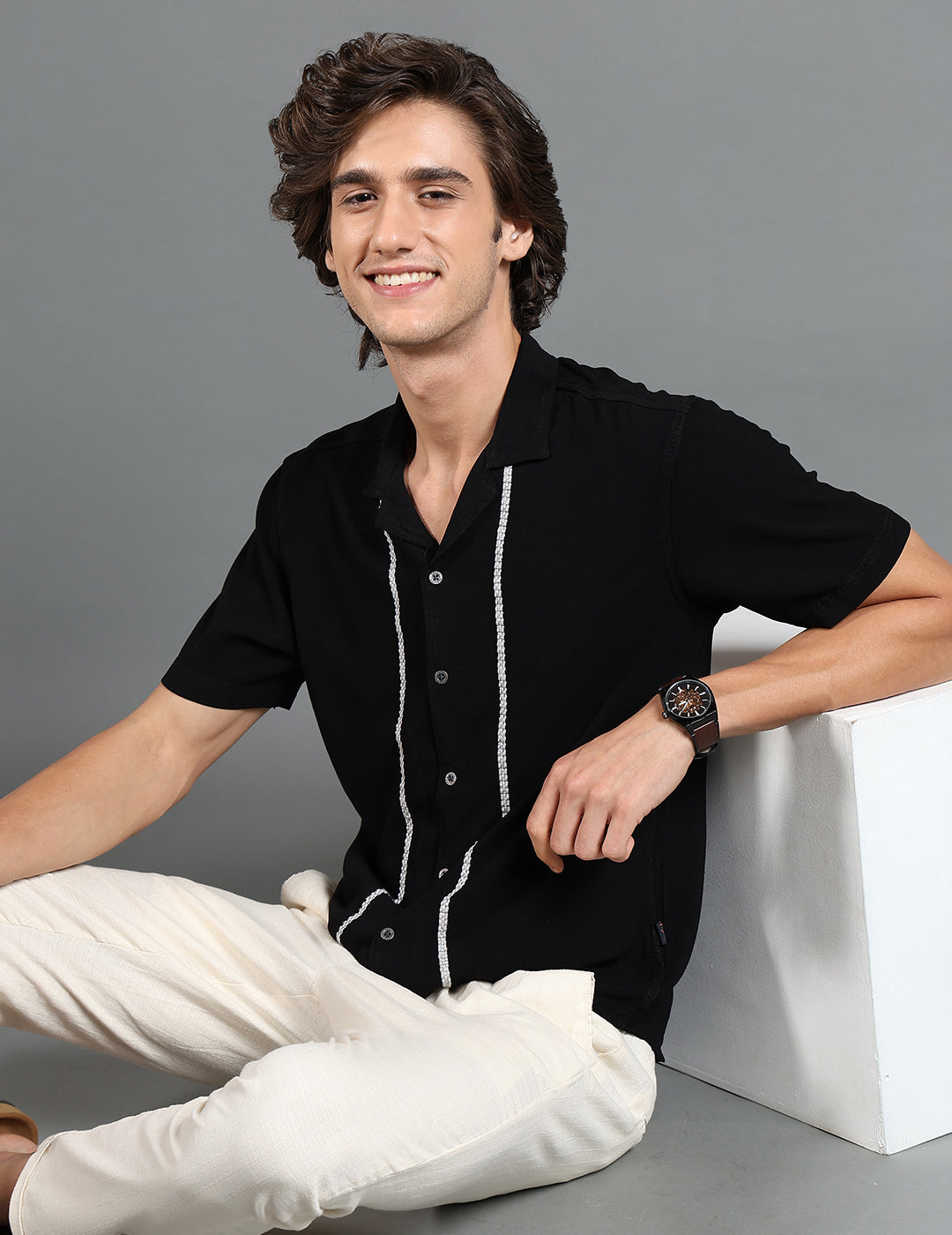 IDENTITI Men Slim Fit Cuban Collar Solid Shirt In Black.