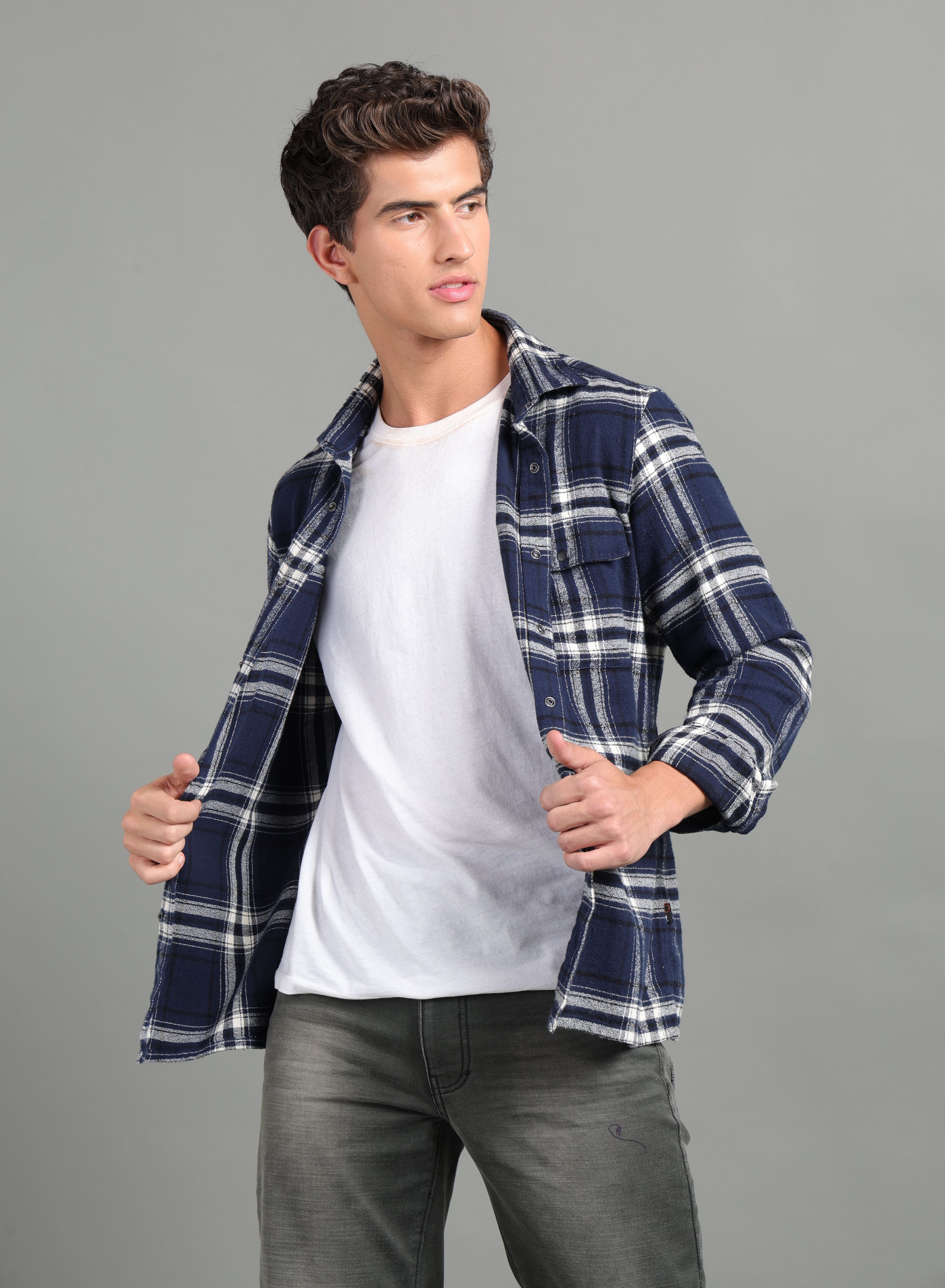 IDENTITI Men Slim Fit Regular Collar Checks Shacket In Navy.